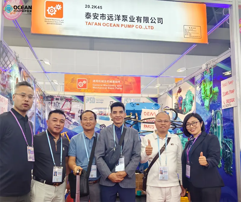 Group Photo Of Customers At The Canton Fair Group Photo Of Customers At The Canton Fair